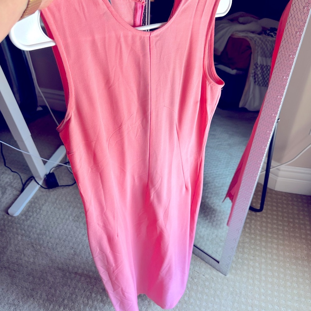 Dolce and & gabanna dress size 42. I wore it once. Goes to the knees